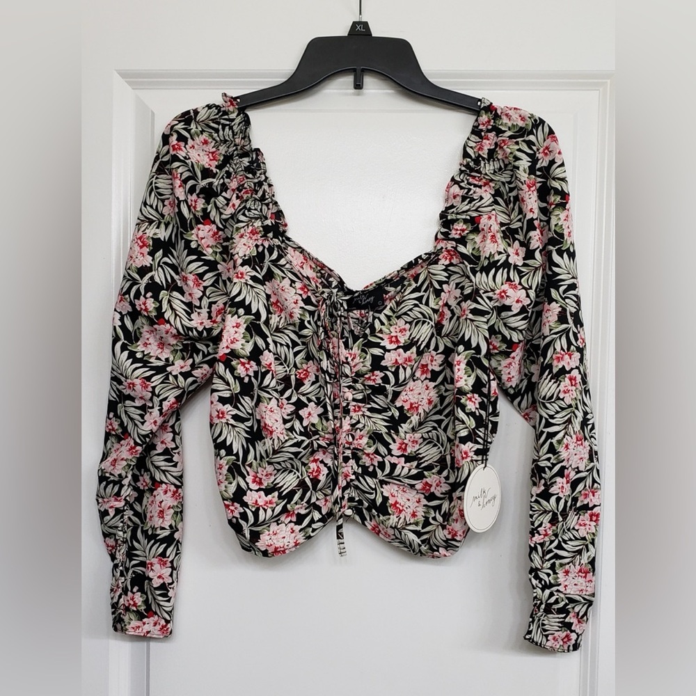 Milk & Honey NWT Chic Floral Cropped Shirt Blouse in Black and Pink Size Large - Picture 1 of 9